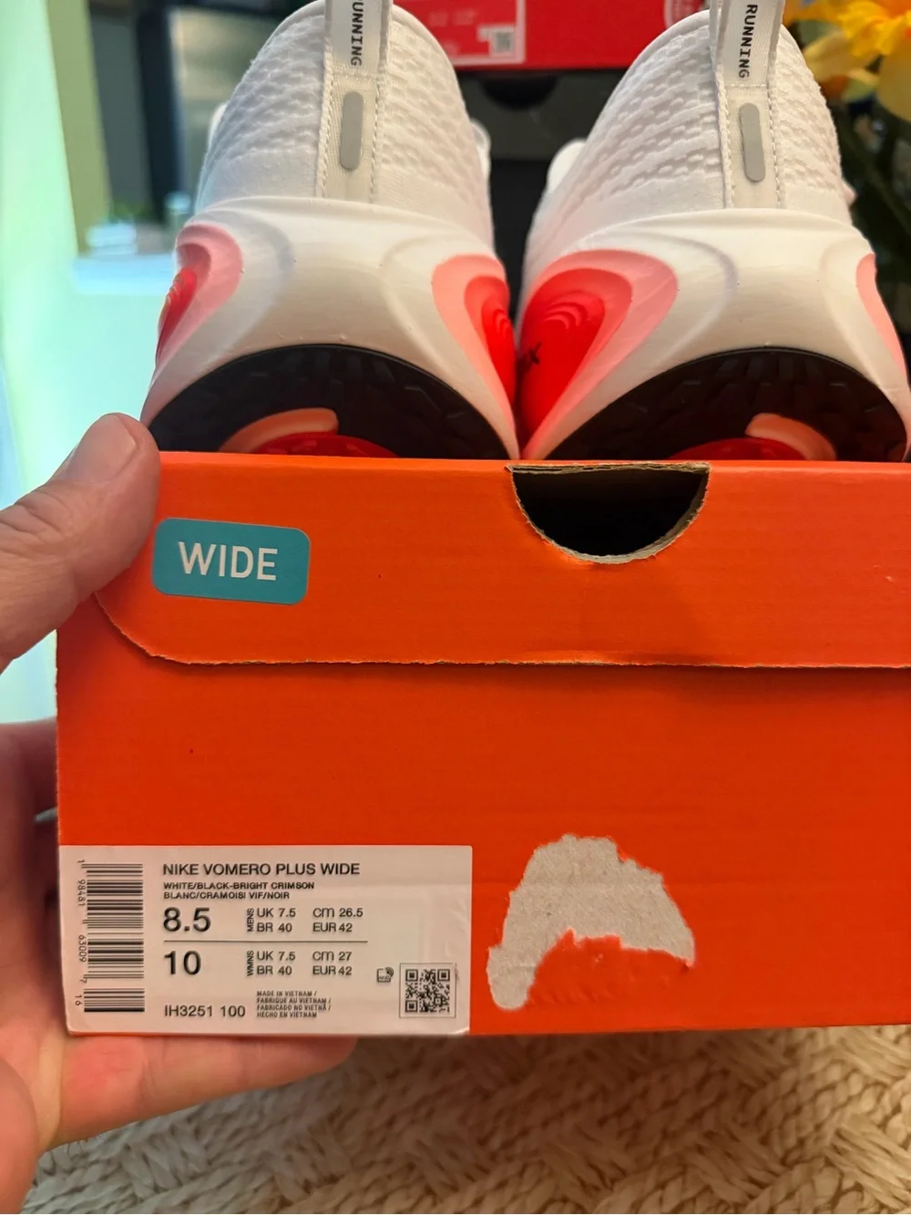 Nike Men's Vomero Plus sz 8.5 mens/ 10 women wide new in box !!